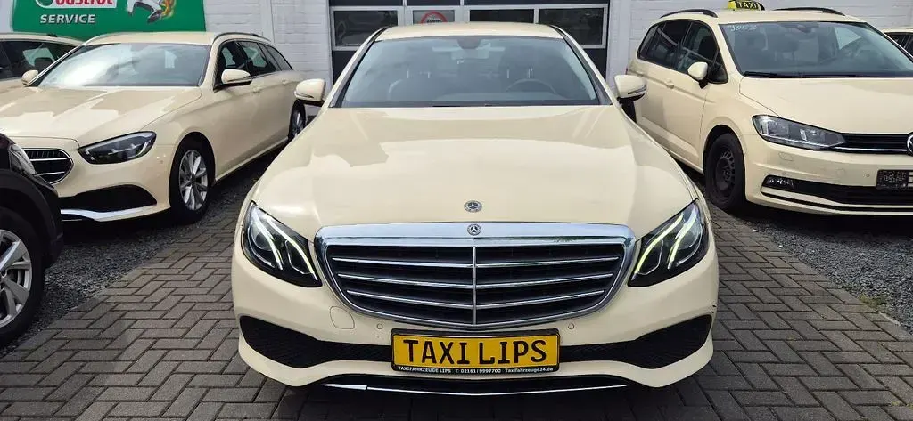 Gebraucht Mercedes E200 150 PS (110 kW) 2019 Hellelfenbein Limousine