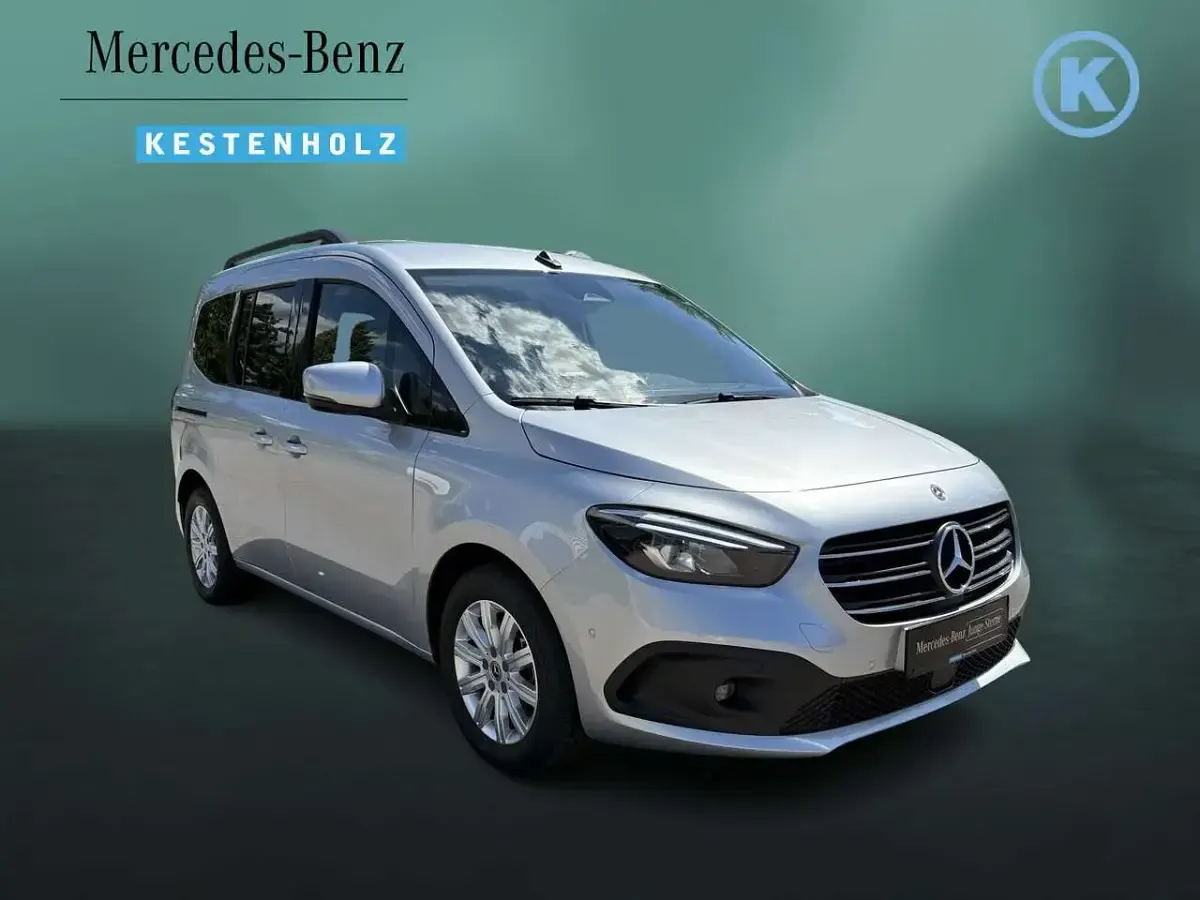 Gebraucht Mercedes T180 Progressive 116 PS (85 kW) 2025 Helvinsilber Van / Kleinbus