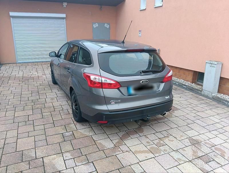 Gebraucht Ford Focus 140 PS (102 kW) 2012 Braun Kombi