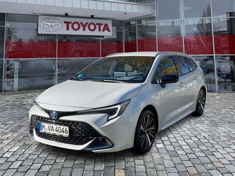 Platinumweiß perleffekt Gebraucht 2025 Toyota Corolla Kombi | 29.990 € (Guter Preis) - Bild 1/4