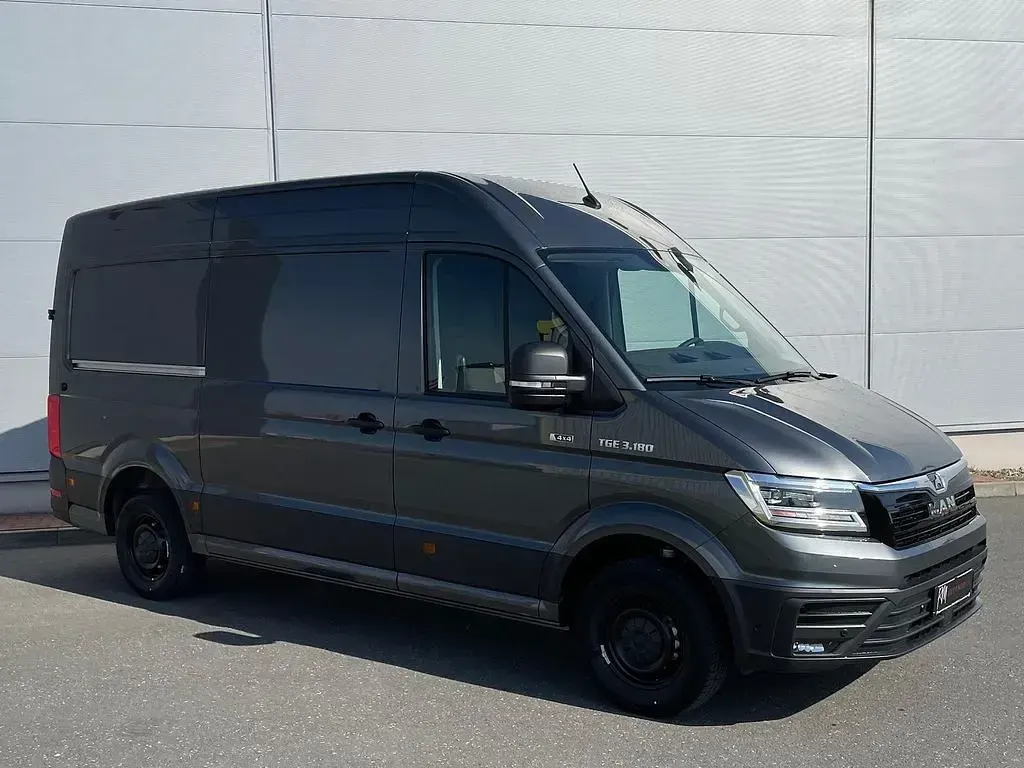 Neu MAN TGE 177 PS (130 kW) 2026 Grau Van