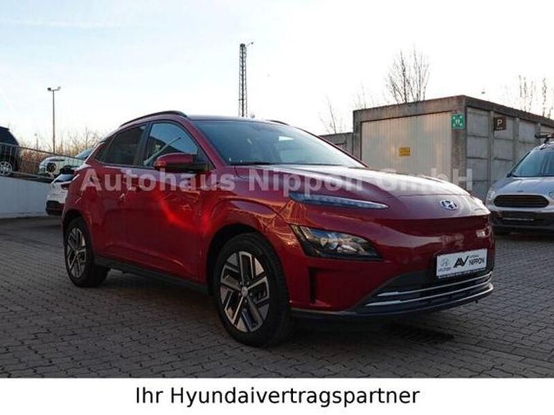 Sunset red Gebraucht 2022 Hyundai Kona Edition 30+ SUV | 24.450 € (Teuer) - Bild 1/4