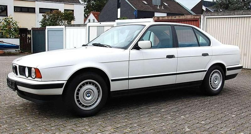 Weiß Gebraucht 1994 BMW 518 Limousine | 7.800 € - Bild 1/4