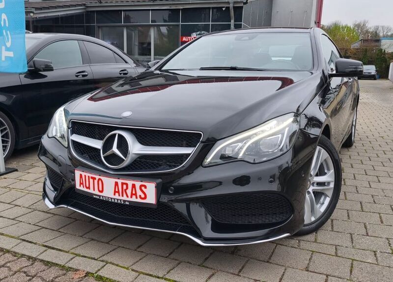 Obsidianschwarz metalliclack Gebraucht 2015 Mercedes E220 AMG line Coupé | 23.999 € (Teuer) - Bild 1/4