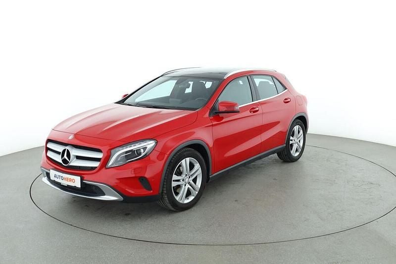 Rot Gebraucht 2016 Mercedes GLA180 Urban SUV | 17.670 € (Fairer Preis) - Bild 1/3