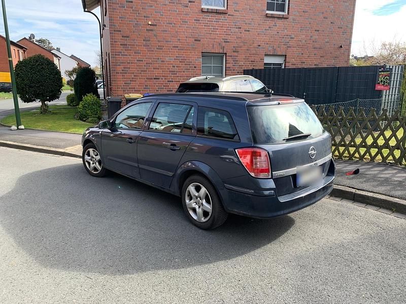 Gebraucht Opel Astra 120 PS (88 kW) 2008 Grau Kombi