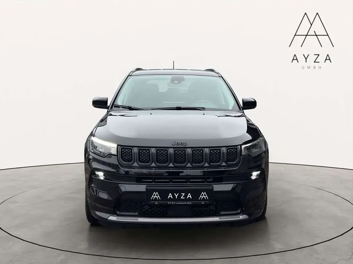 Käytetty Jeep Compass 131 HP (96 kW) 2024 Musta Katumaasturi