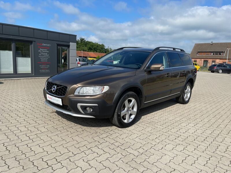 Braun metallic Gebraucht 2016 Volvo XC70 Summum SUV | 18.500 € - Bild 1/4