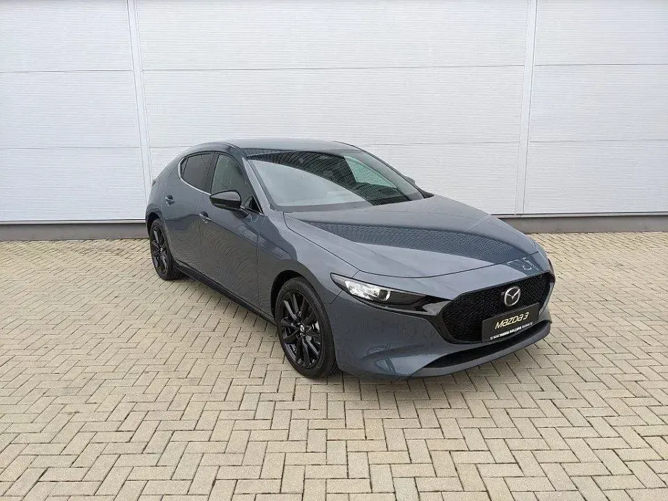 Neu Mazda 3 Homura-Line 140 PS (102 kW) 2026 Grau Limousine