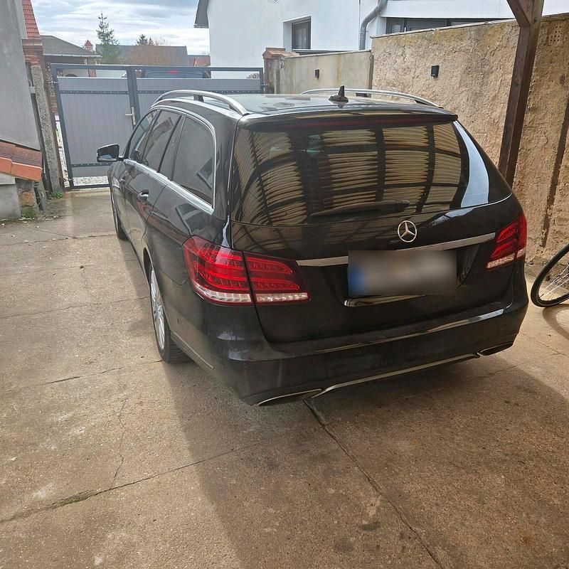 Gebraucht Mercedes E200 136 PS (100 kW) 2014 Schwarz Kombi