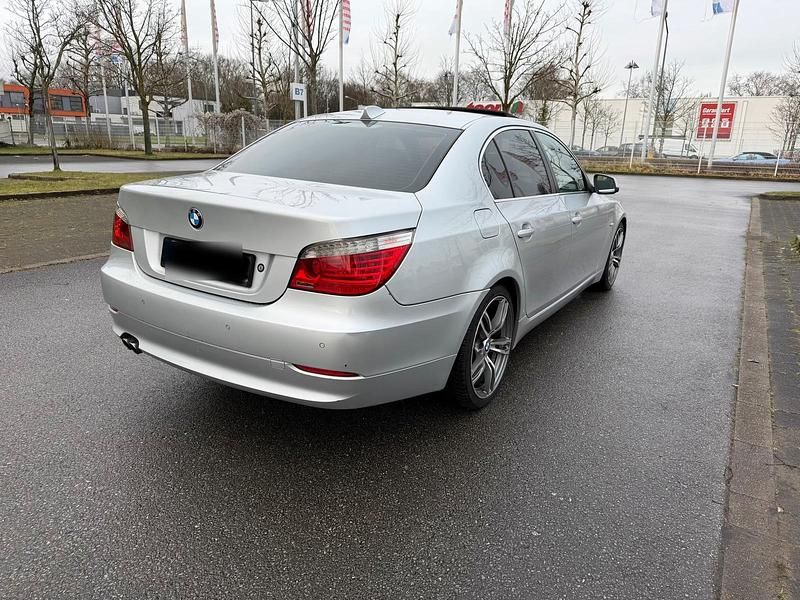 Gebraucht BMW 530 235 PS (172 kW) 2009 Silber Limousine
