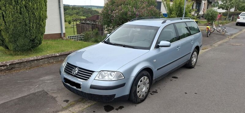 Blau Gebraucht 2002 VW Passat Comfortline Kombi | 1.999 € (Fairer Preis) - Bild 1/4
