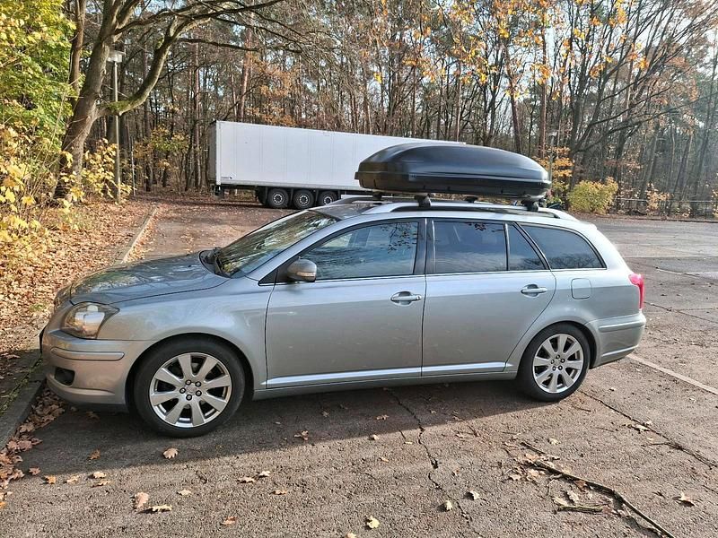 Silber Gebraucht 2008 Toyota Avensis Travel Kombi | 1.950 € (Fairer Preis) - Bild 1/4