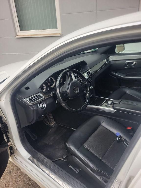 Gebraucht Mercedes E220 Edition 170 PS (125 kW) 2014 Weiß Limousine
