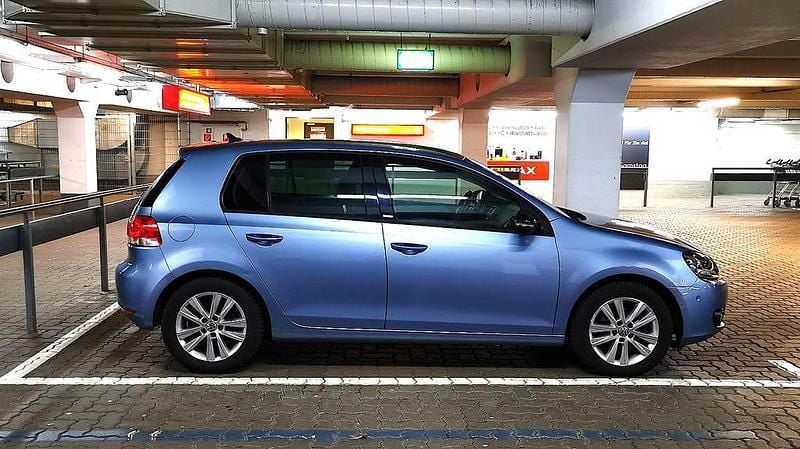 Gebraucht VW Golf VI Style 122 PS (89 kW) 2011 Blau Kleinwagen