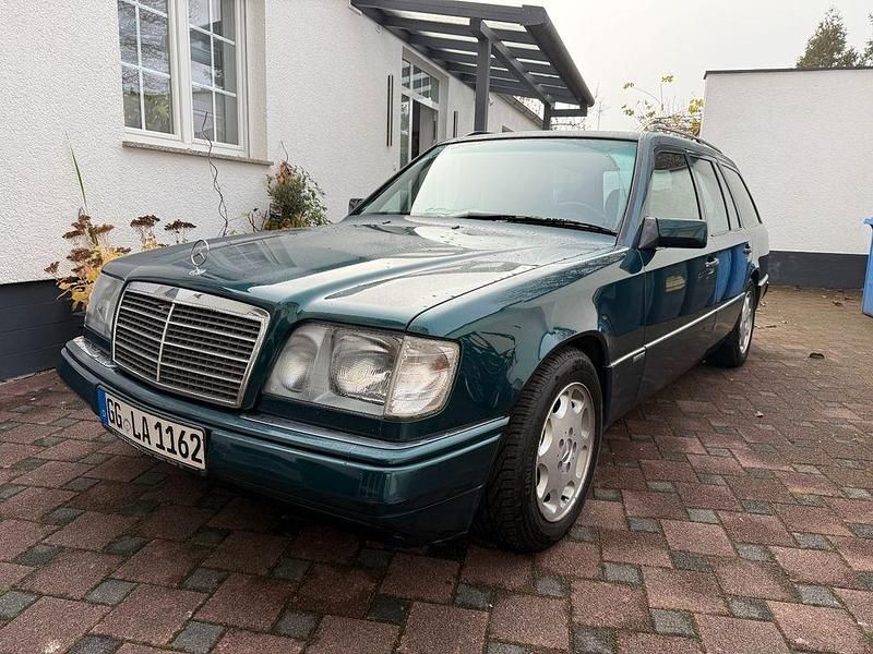 Grün Gebraucht 1994 Mercedes E280 Sportline Kombi | 7.900 € - Bild 1/4