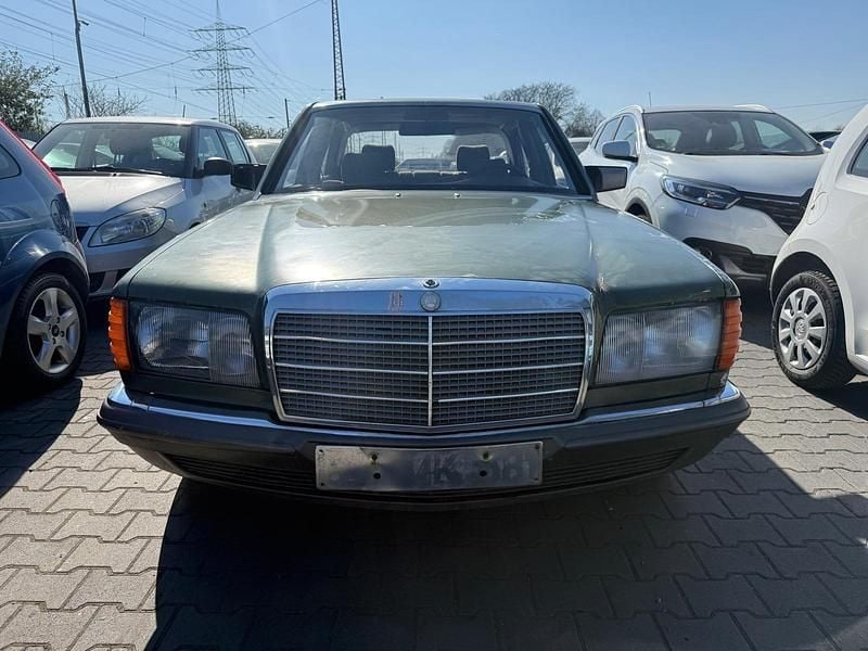 Grün Gebraucht 1982 Mercedes E280 Limousine | 3.000 € - Bild 1/4
