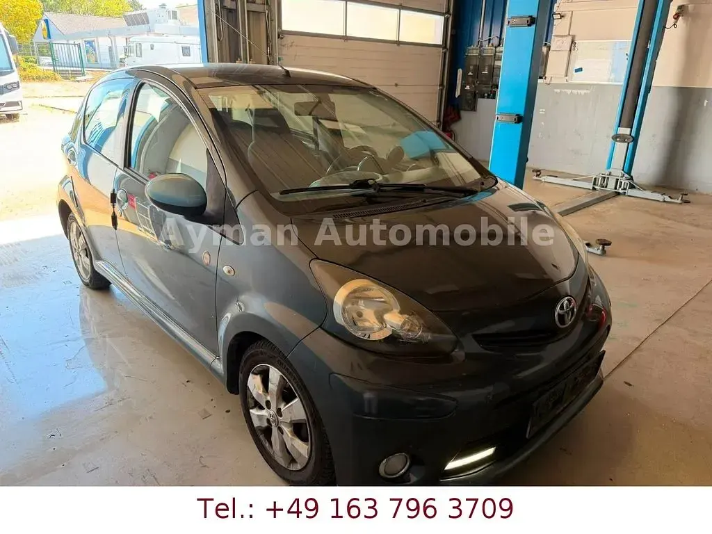Gebraucht Toyota Aygo 68 PS (50 kW) 2014 Grau Kleinwagen