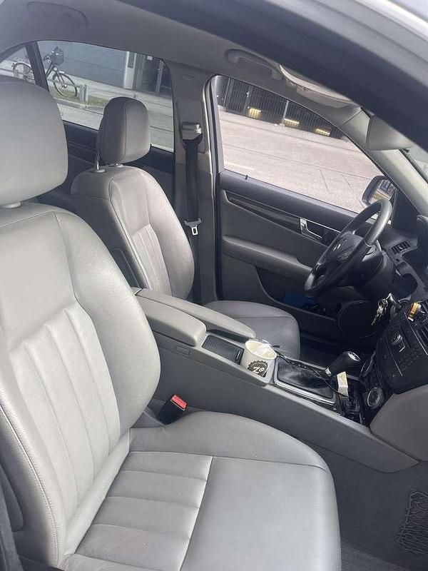 Grau Gebraucht 2007 Mercedes C350 Limousine | 6.900 € (Teuer) - Bild 1/4