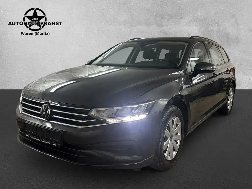 Gebraucht VW Passat Business 122 PS (89 kW) 2023 Grau Kombi