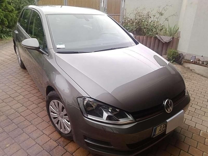 Gebraucht VW Golf VII Trendline 110 PS (80 kW) 2016 Grau Kleinwagen