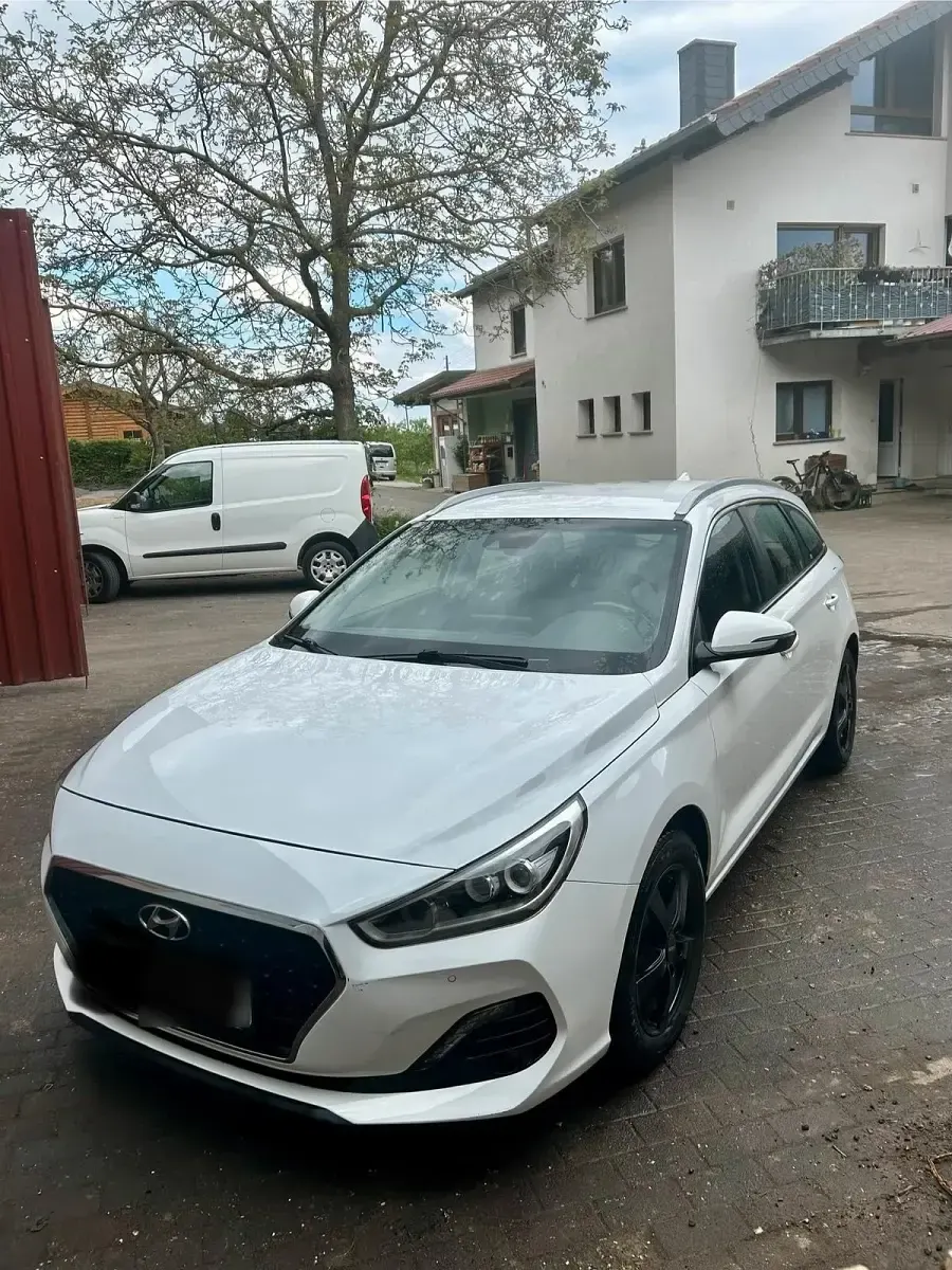 Gebraucht Hyundai i30 140 PS (102 kW) 2019 Weiß Kombi