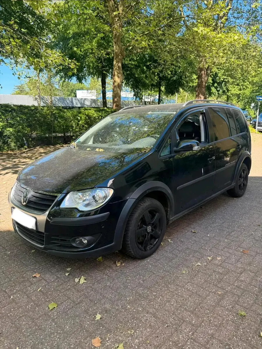 Używany VW Touran Cross 2009 Czarny Minivan