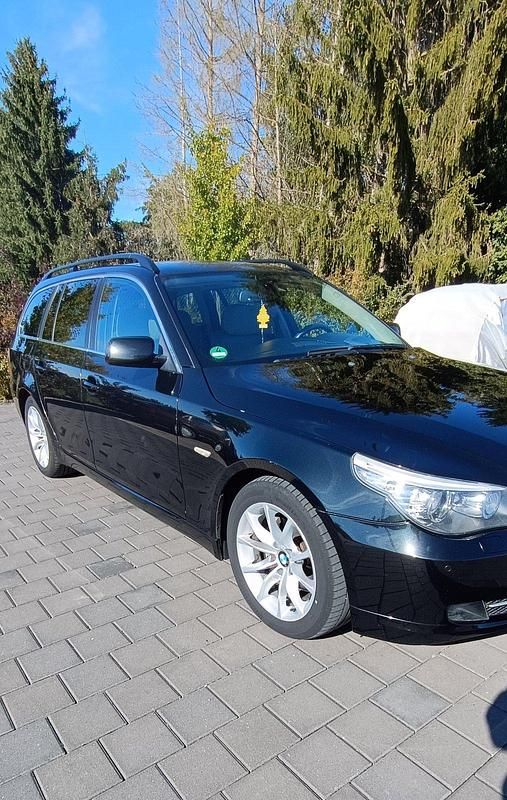 Gebraucht BMW 525 197 PS (144 kW) 2009 Schwarz Kombi