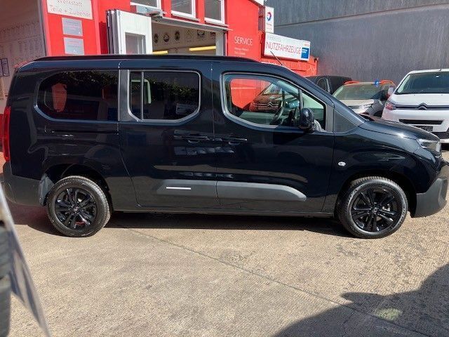 Schwarz perla nera Gebraucht 2024 Citroën Berlingo Van / Kleinbus | 27.490 € (Fairer Preis) - Bild 1/4