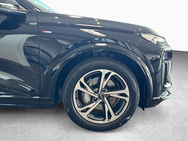 Neu Audi Q6 e-tron Ambiente 185 kW (252 PS) 2026 Schwarz (mythosschwarz metallic) SUV