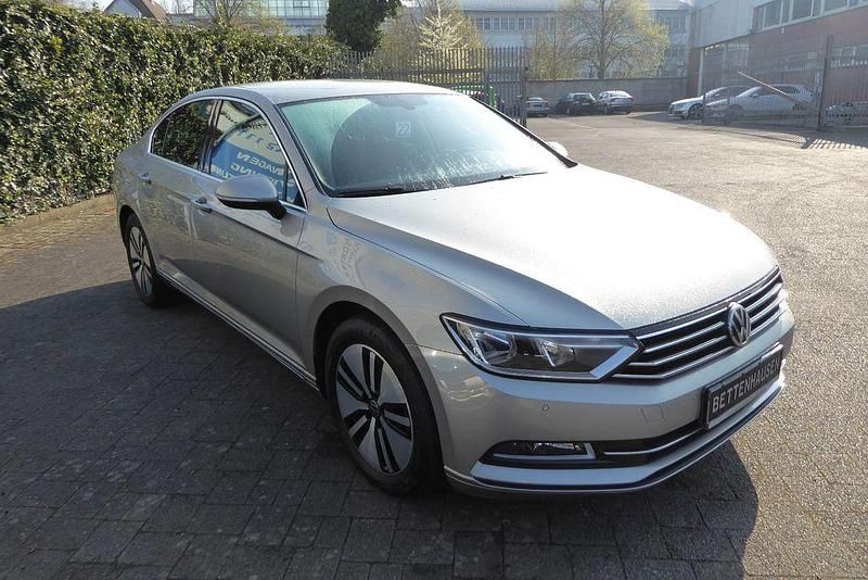 Gebraucht VW Passat Comfortline 150 PS (110 kW) 2017 Silber Limousine