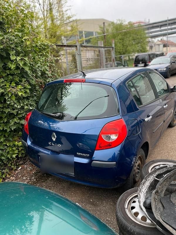 Blau Gebraucht 2005 Renault Clio II Kleinwagen | 900 € (Guter Preis) - Bild 1/4