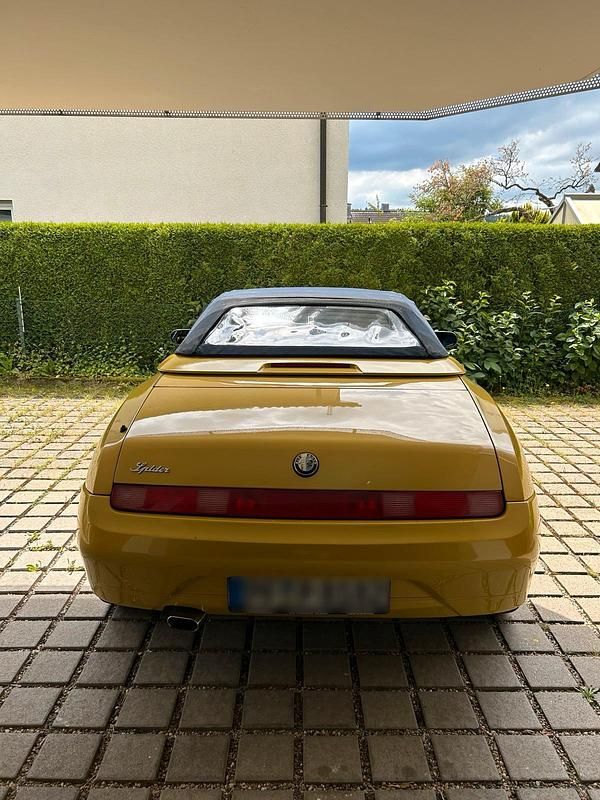Gebraucht Alfa Romeo Spider 150 PS (110 kW) 1998 Gelb Cabrio