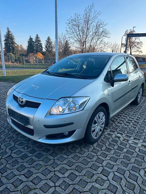 Grau Gebraucht 2007 Toyota Auris Limousine | 3.200 € (Guter Preis) - Bild 1/4