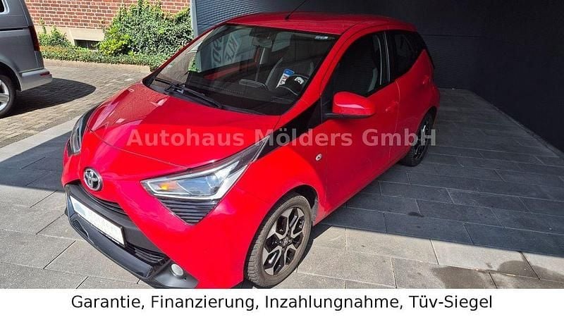 Rot Gebraucht 2018 Toyota Aygo Kleinwagen | 8.950 € (Fairer Preis) - Bild 1/4