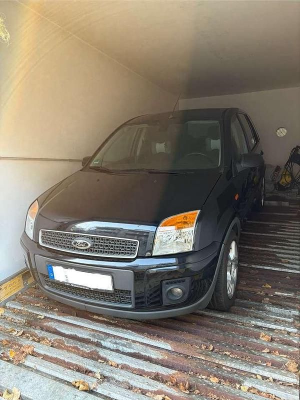 Gebraucht Ford Fusion 80 PS (58 kW) 2008 Schwarz Kleinwagen