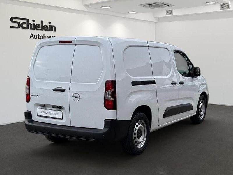 Nowe Opel Combo-e Life 100 kW (136 KM) 2025 Biały Minivan