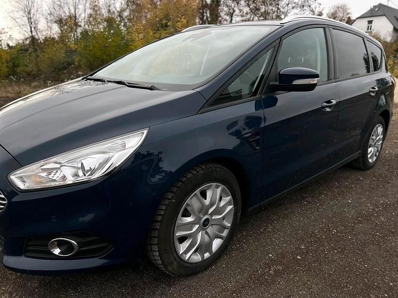 Blau Gebraucht 2015 Ford S-MAX S Van / Kleinbus | 9.500 € (Guter Preis) - Bild 1/4