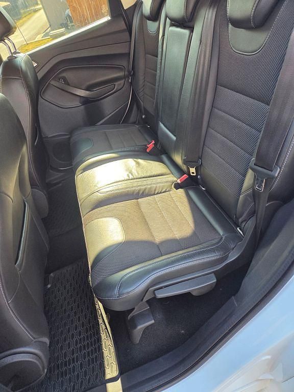 Gebraucht Ford Kuga Individual 179 PS (131 kW) 2016 Weiß SUV