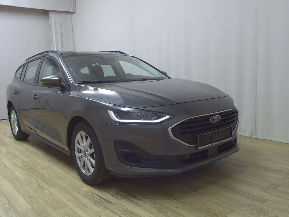 Używany Ford Focus Cool & Connect 120 KM (88 kW) 2022 Szary Sedan/Limuzyna