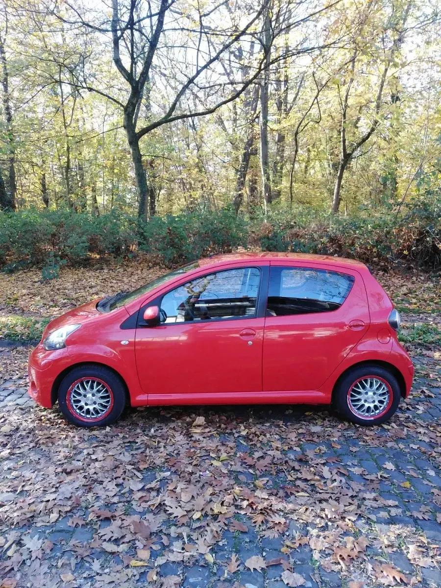 Gebraucht Toyota Aygo Cool 68 PS (50 kW) 2013 Rot Kleinwagen