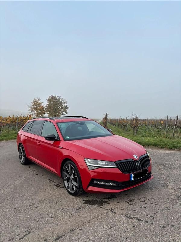 Rot Gebraucht 2020 Skoda Superb SportLine Kombi | 22.799 € (Guter Preis) - Bild 1/4