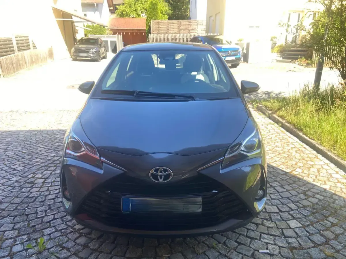 Gebraucht Toyota Yaris 69 PS (50 kW) 2017 Grau Kleinwagen