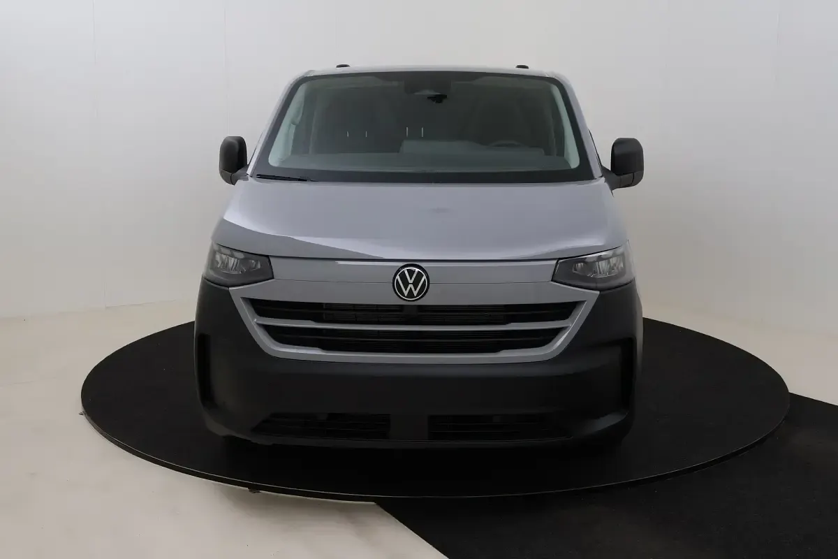 Neu VW T7 150 PS (110 kW) 2026 Grau (stone grey) Van