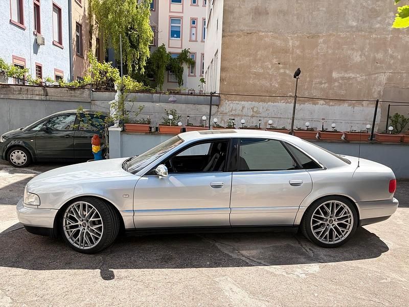 Second-hand Audi S8 360 CP (264 kW) 2000 Argintiu Berlinǎ
