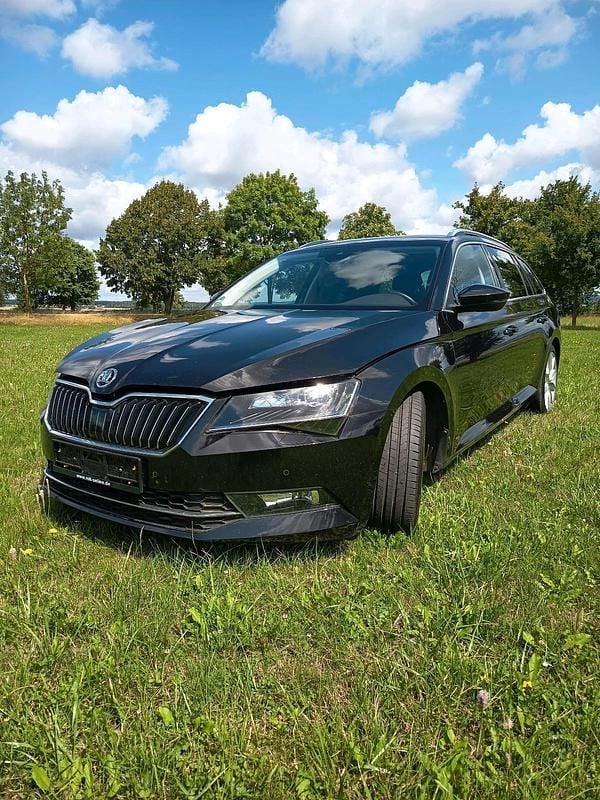 Schwarz Gebraucht 2019 Skoda Superb Kombi | 16.900 € (Fairer Preis) - Bild 1/4