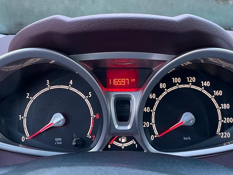 Gebraucht Ford Fiesta Titanium 82 PS (60 kW) 2010 Schwarz Kleinwagen