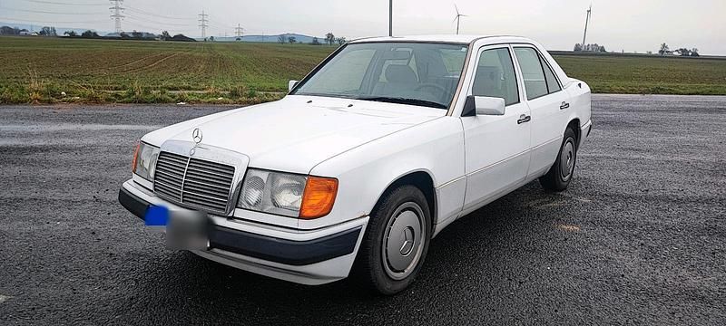 Gebraucht Mercedes E200 105 PS (77 kW) 1989 Weiß Limousine