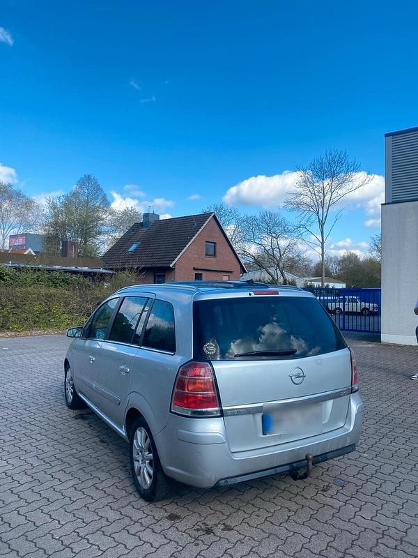 Gebraucht Opel Zafira 131 PS (96 kW) 2007 Silber Van / Kleinbus