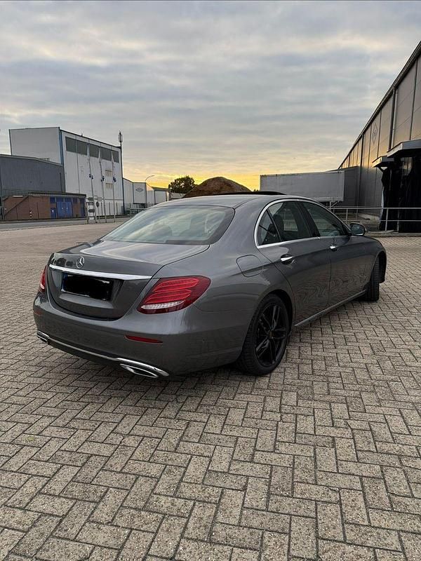 Gebraucht Mercedes E350 Avantgarde 258 PS (189 kW) 2018 Grau Limousine